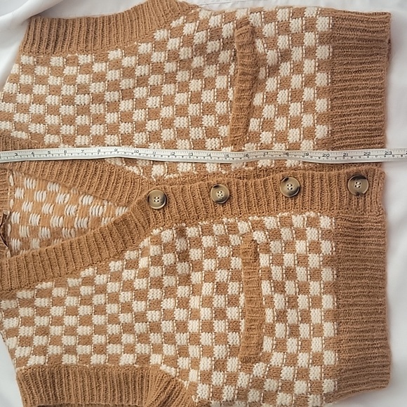Sweet little Peaches checkered vest - Picture 7 of 11